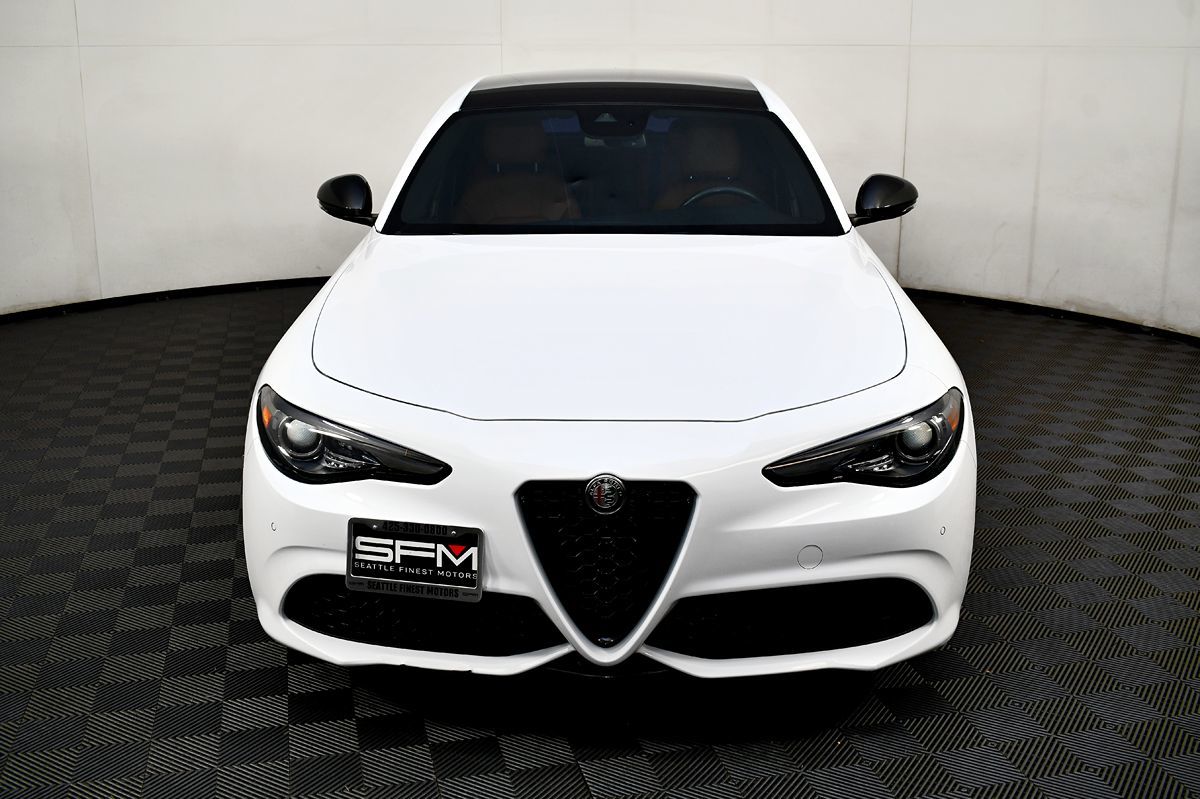 2020 Alfa Romeo Giulia Sport photo 3