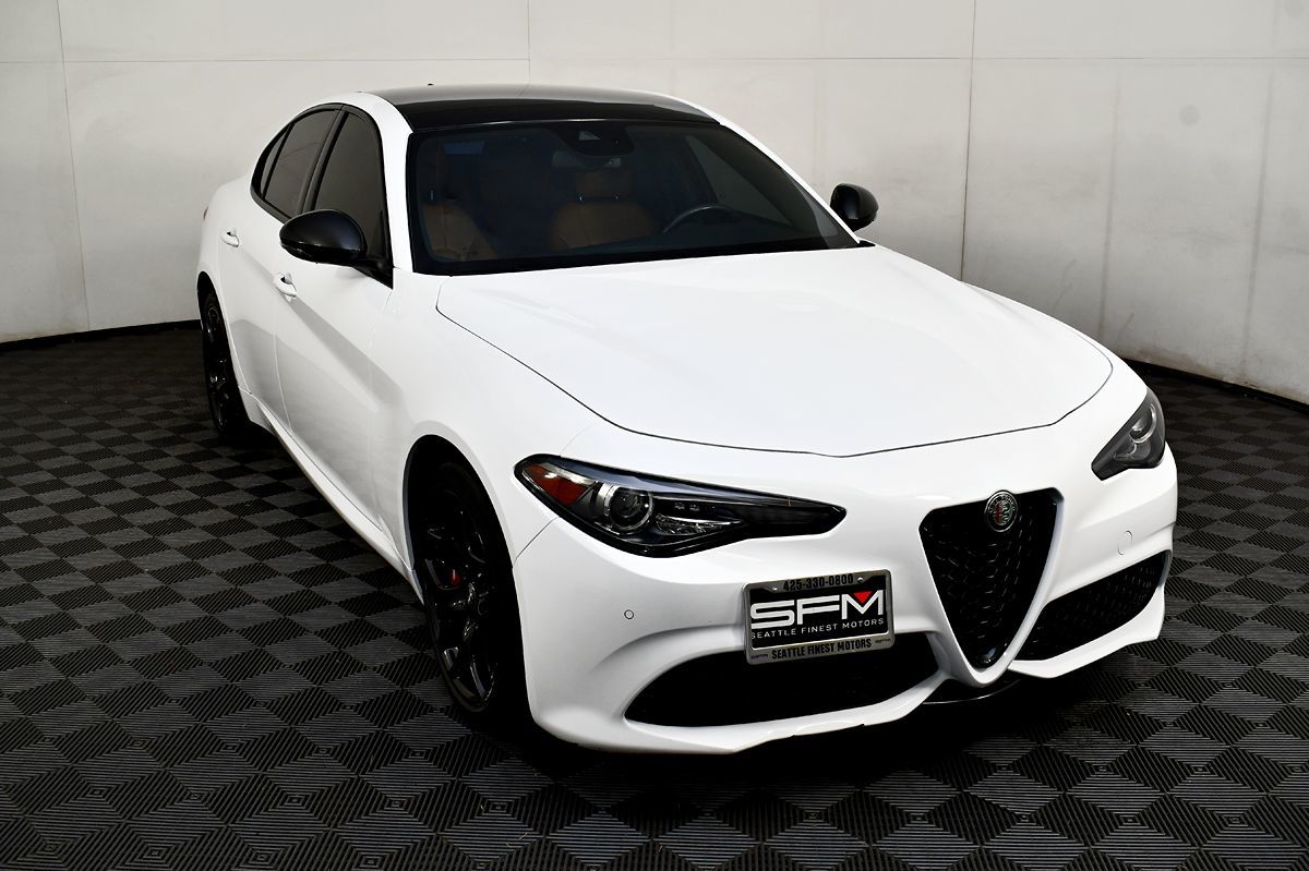 2020 Alfa Romeo Giulia Sport photo 4