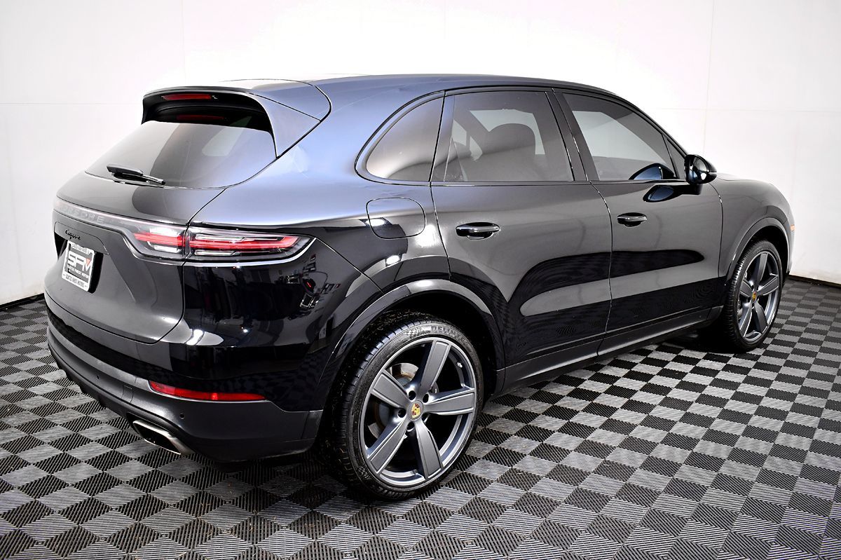 2019 Porsche Cayenne photo 2