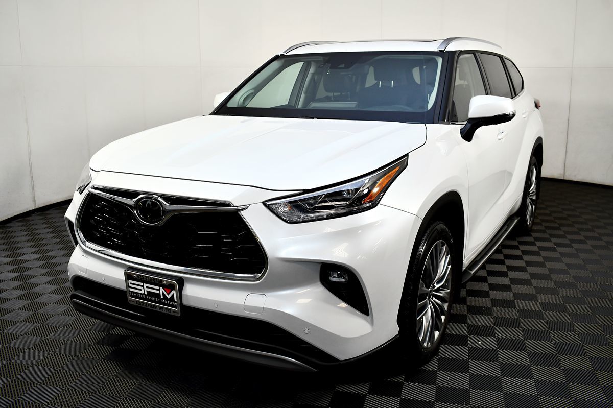 2022 Toyota Highlander Platinum photo 2