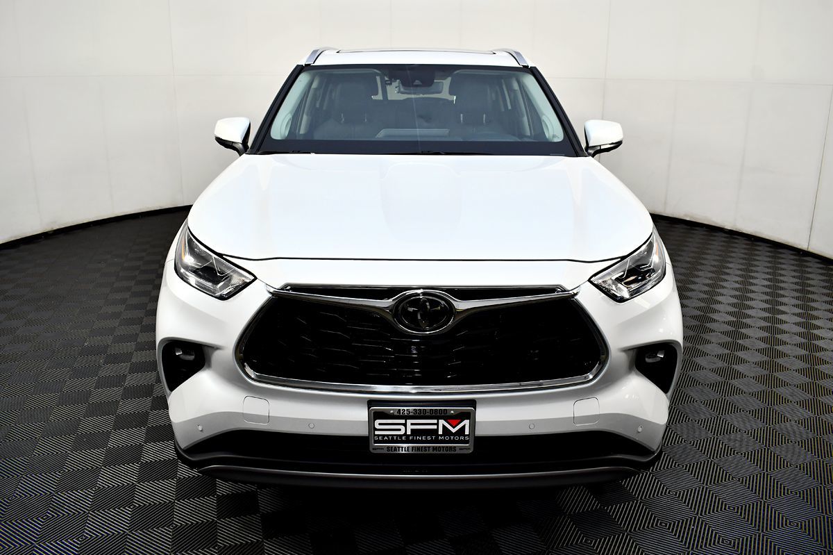 2022 Toyota Highlander Platinum photo 3