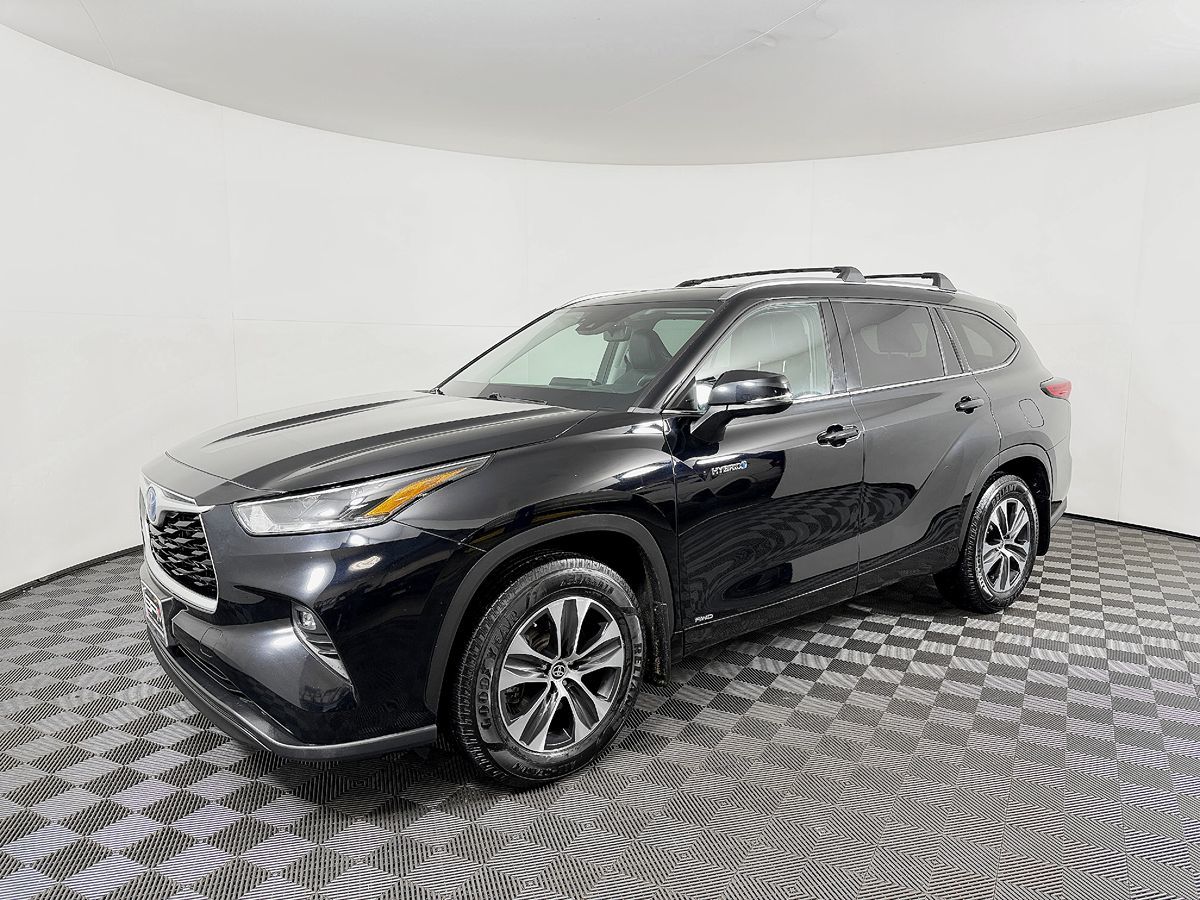 Sold 2021 Toyota Highlander Hybrid XLE in Lynnwood