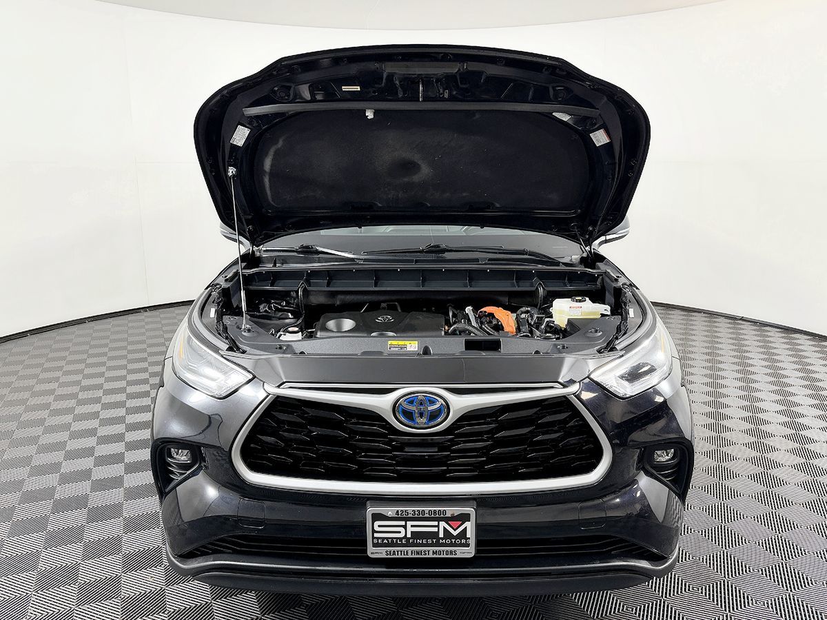 Sold 2021 Toyota Highlander Hybrid XLE in Lynnwood