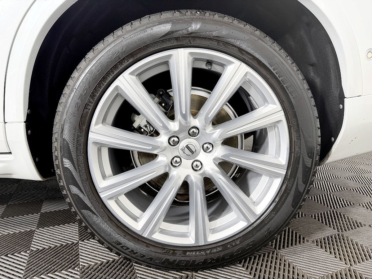 Volvo XC90 photo 23