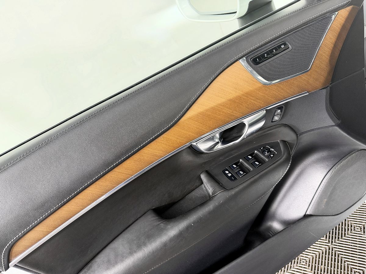 Volvo XC90 photo 27
