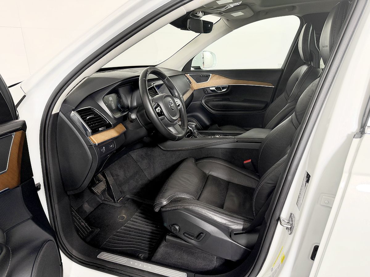 Volvo XC90 photo 30
