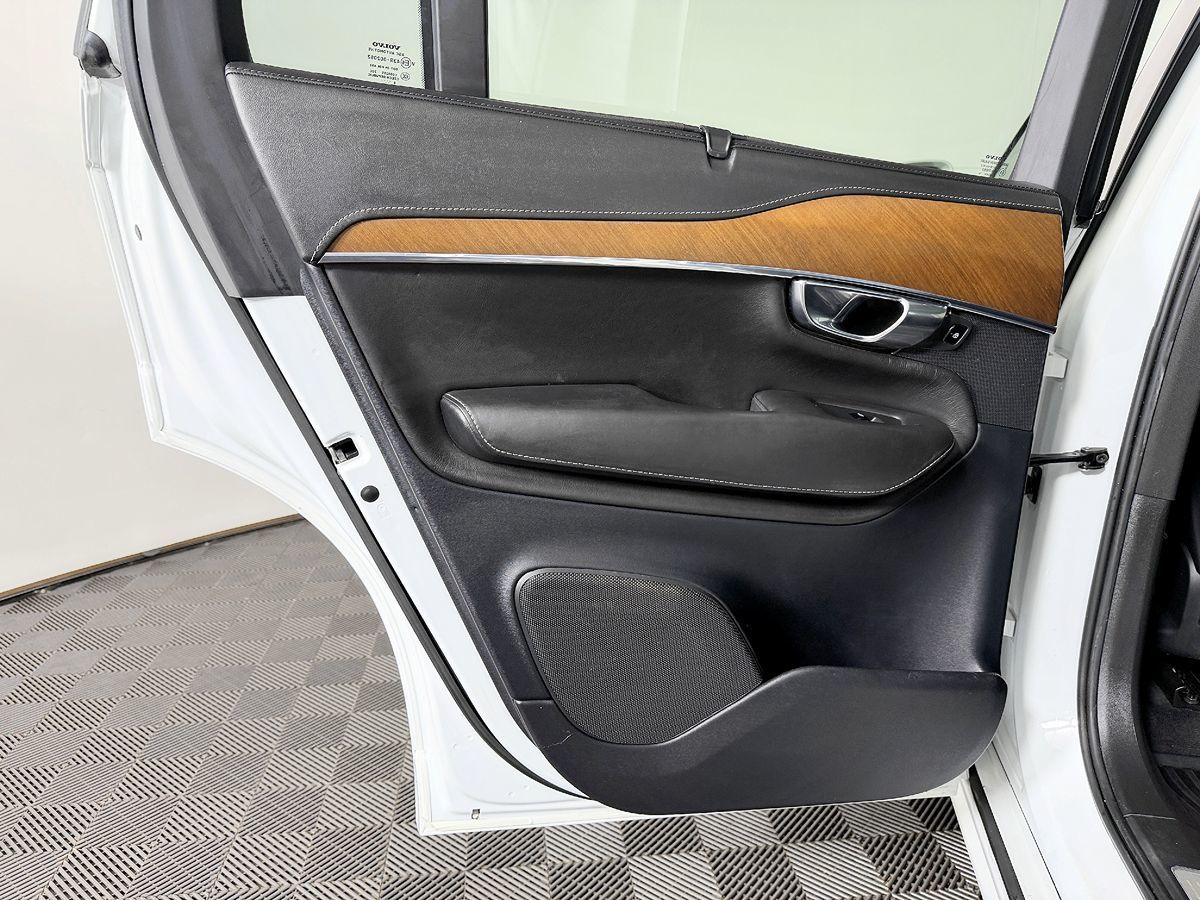 Volvo XC90 photo 35