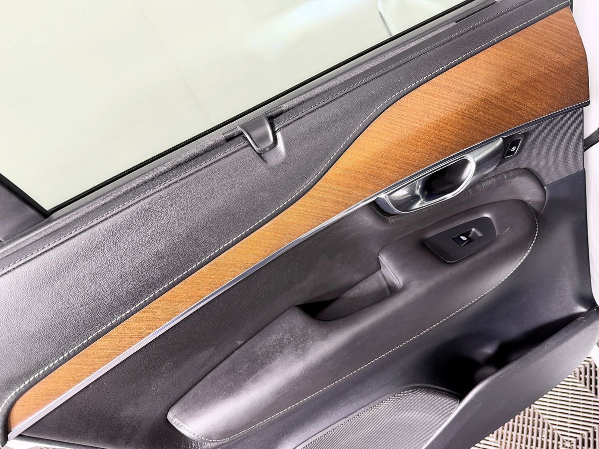 Volvo XC90 photo 36