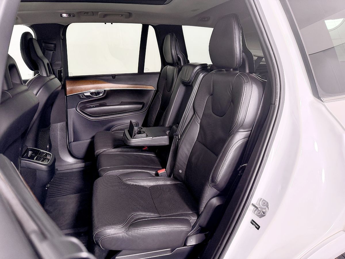 Volvo XC90 photo 40