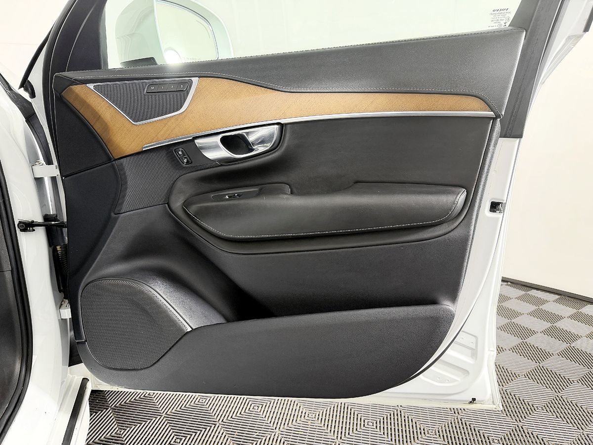 Volvo XC90 photo 46