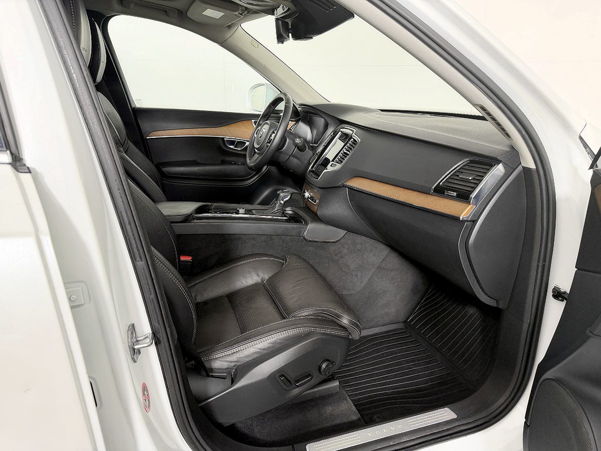 Volvo XC90 photo 49