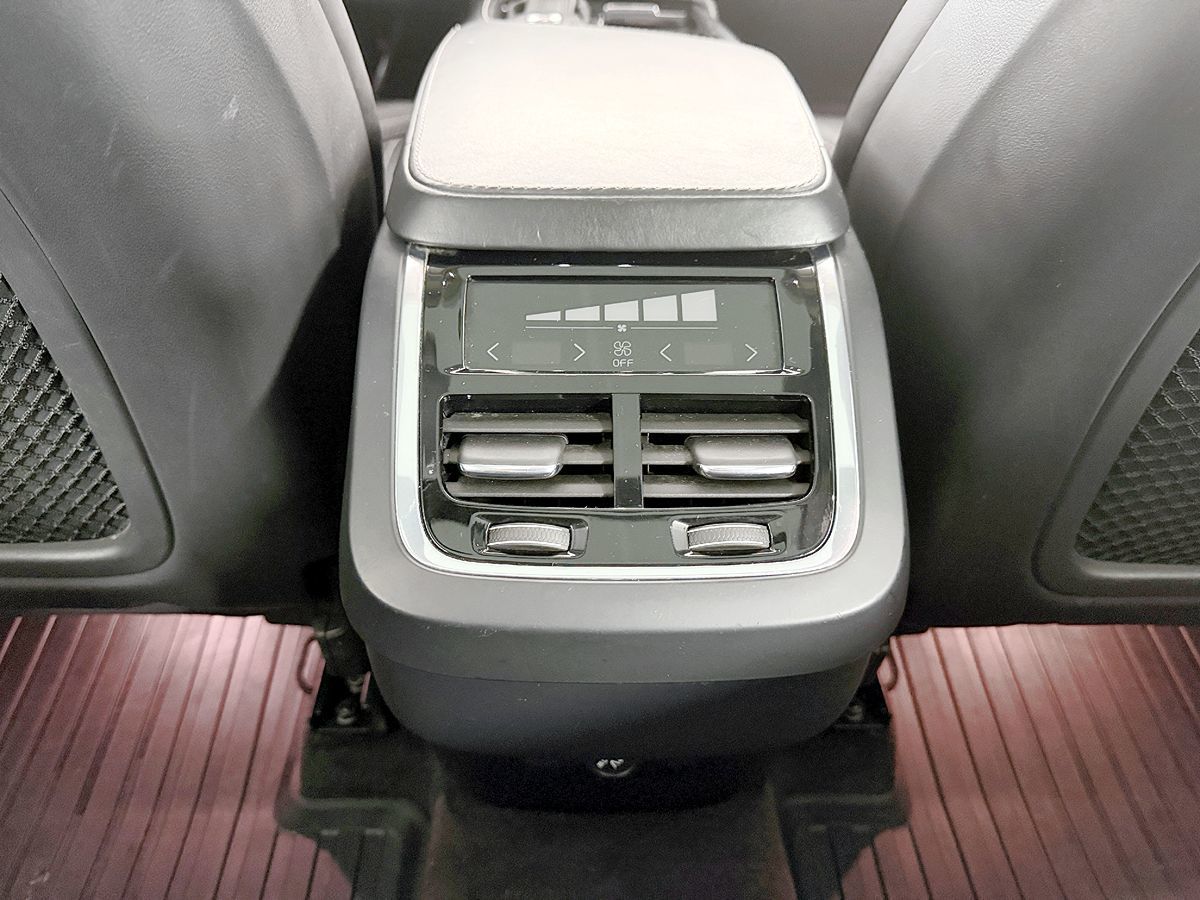 Volvo XC90 photo 54