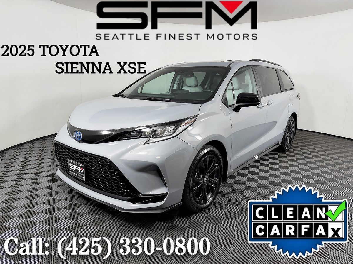 2025 Toyota Sienna XLE 8-Passenger's photo
