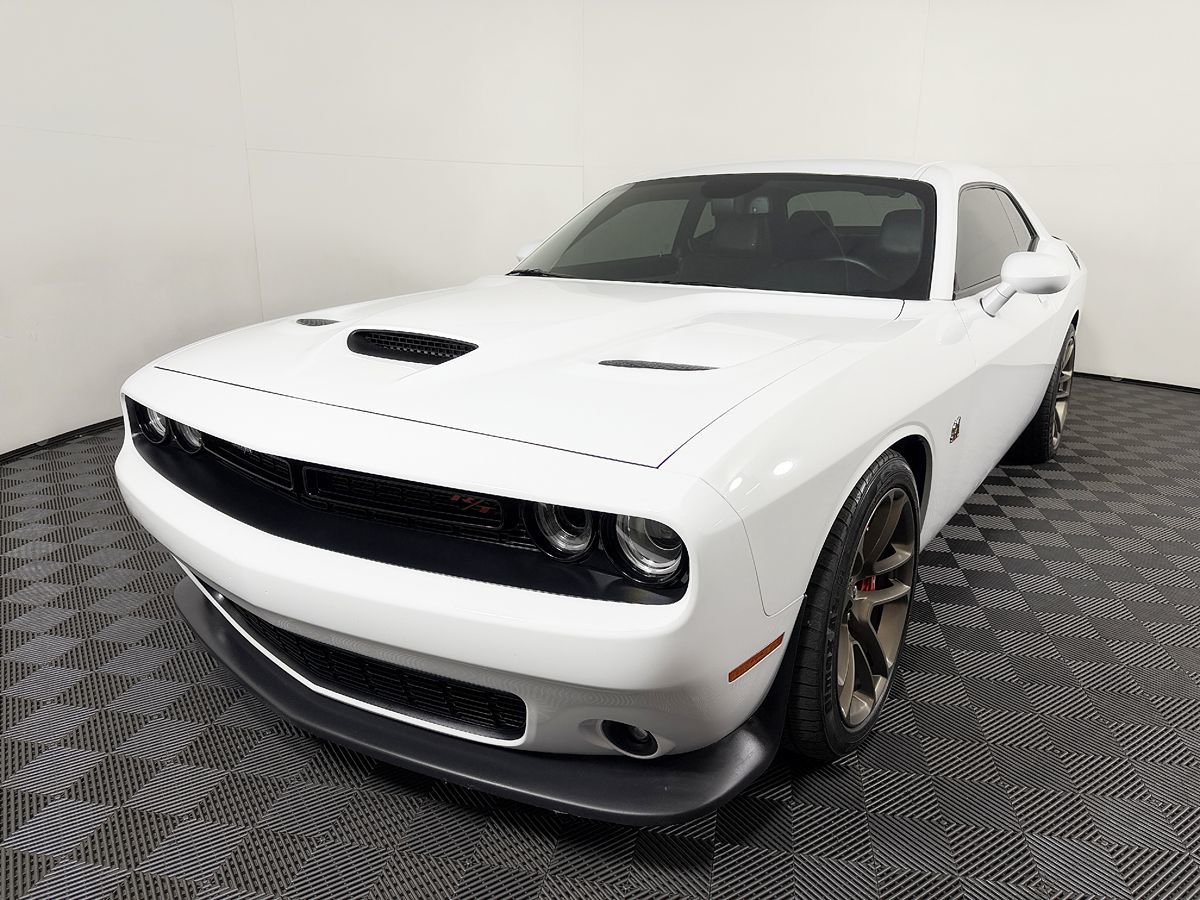 Dodge Challenger photo 4