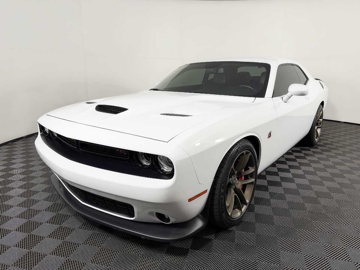 Dodge Challenger photo 3