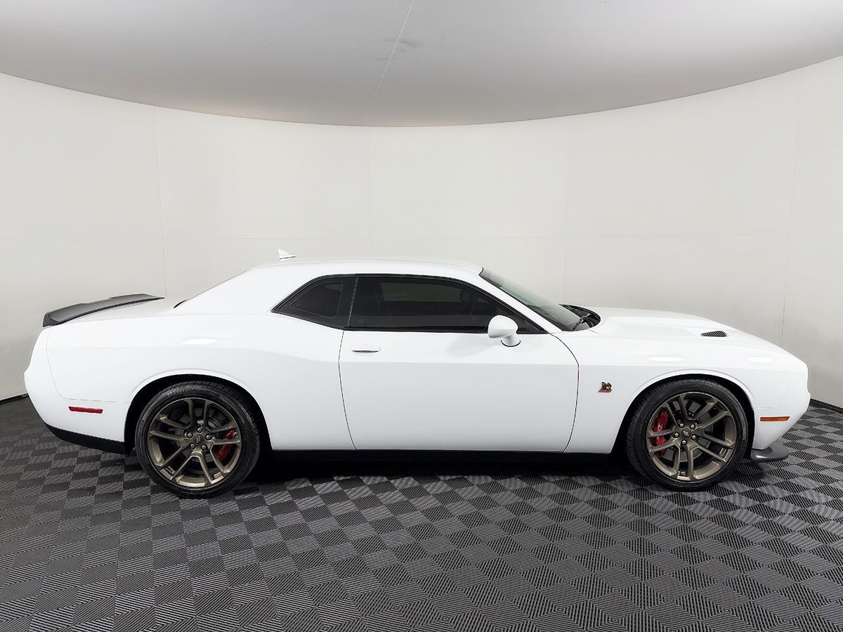 Dodge Challenger photo 8
