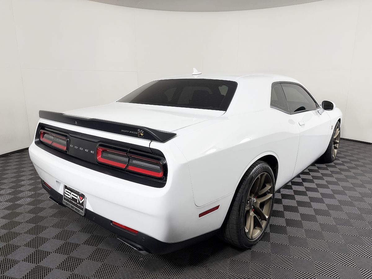 Dodge Challenger photo 9