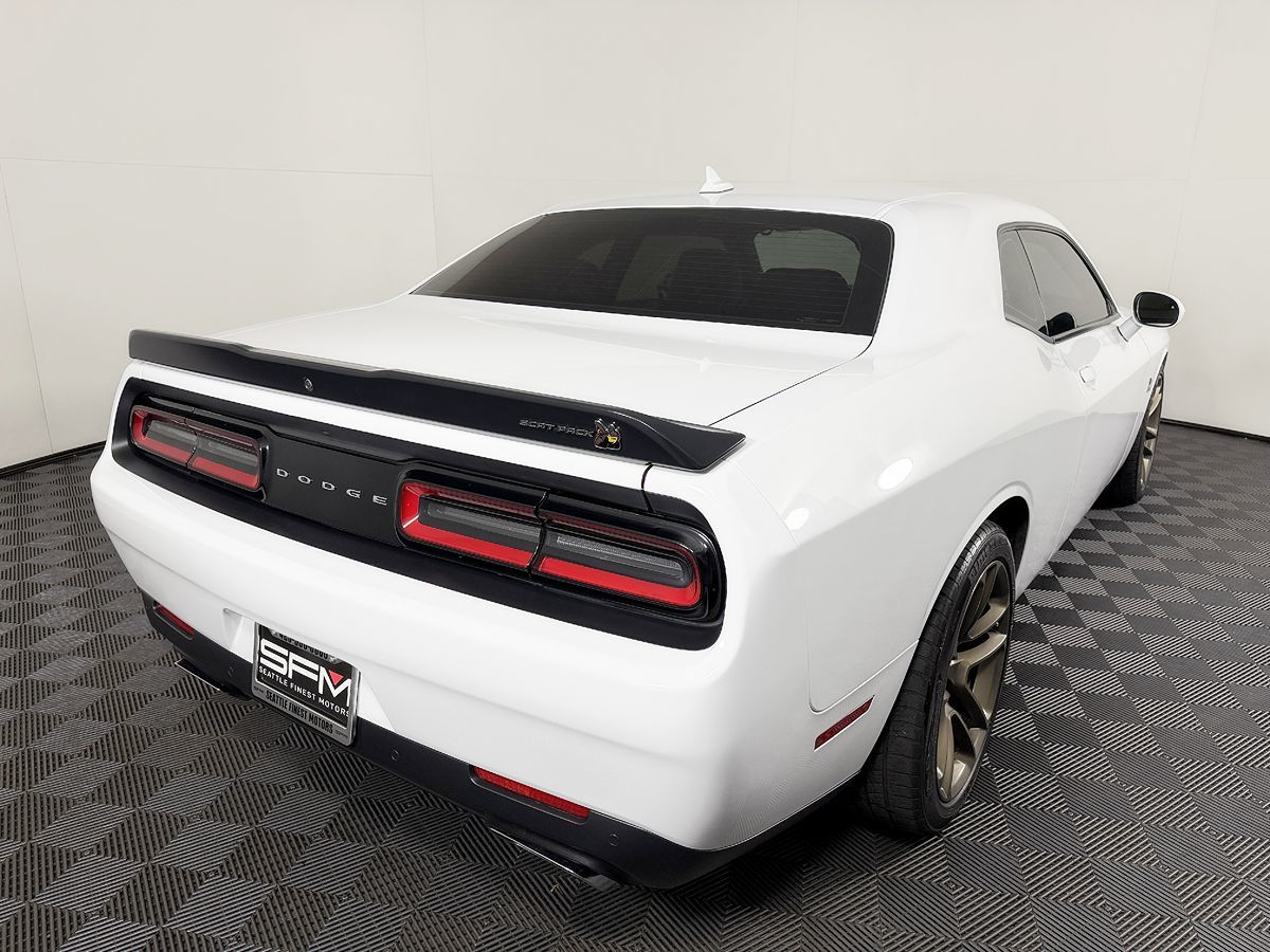 Dodge Challenger photo 10