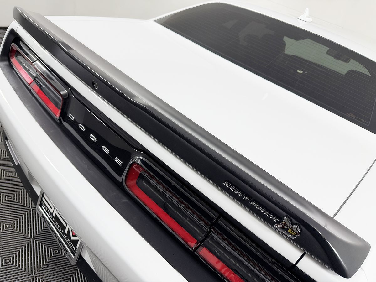 Dodge Challenger photo 13