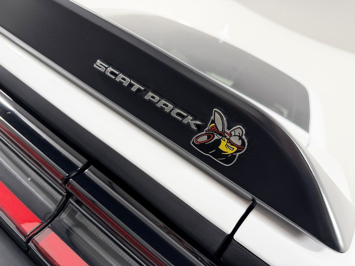 Dodge Challenger photo 14