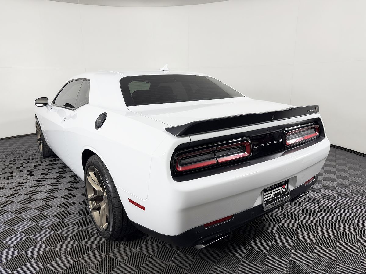 Dodge Challenger photo 18