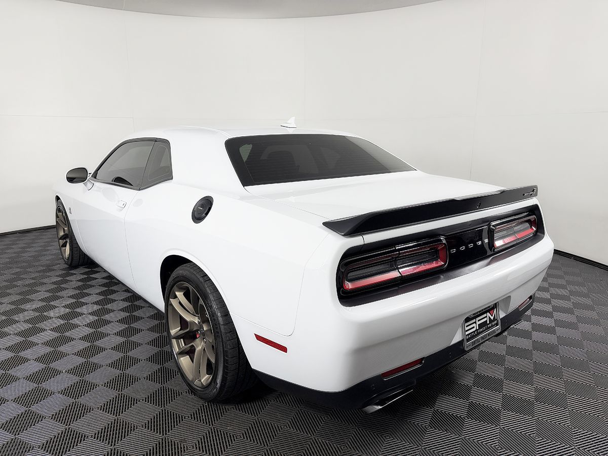 Dodge Challenger photo 19