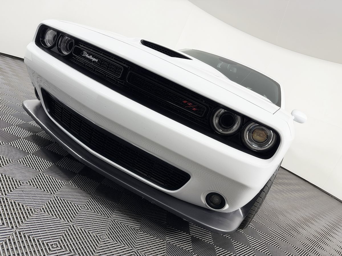 Dodge Challenger photo 28