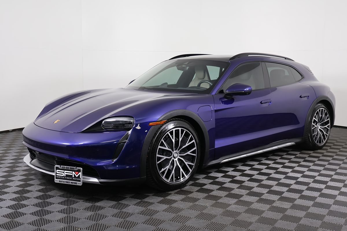 2021 Porsche Taycan Cross Turismo's photo