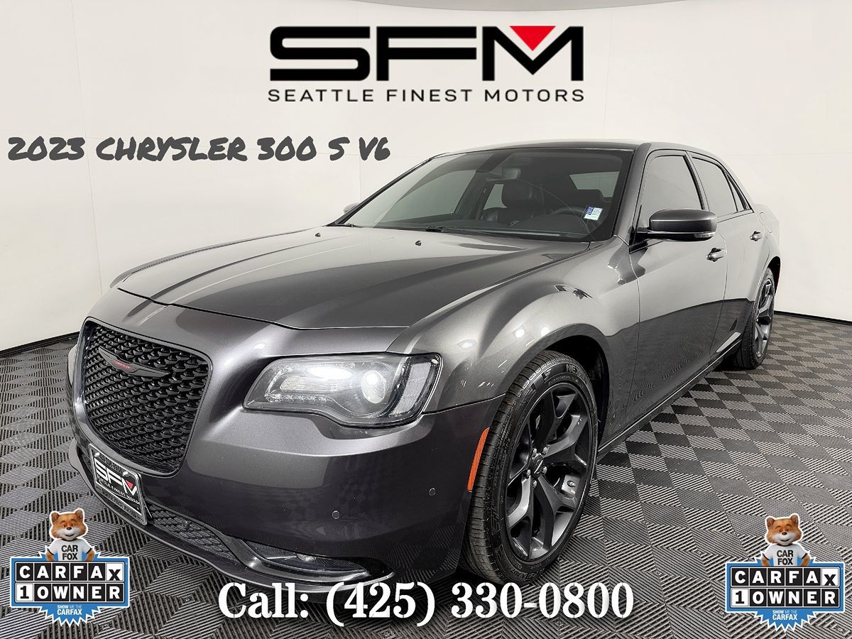 2023 Chrysler 300 S's photo