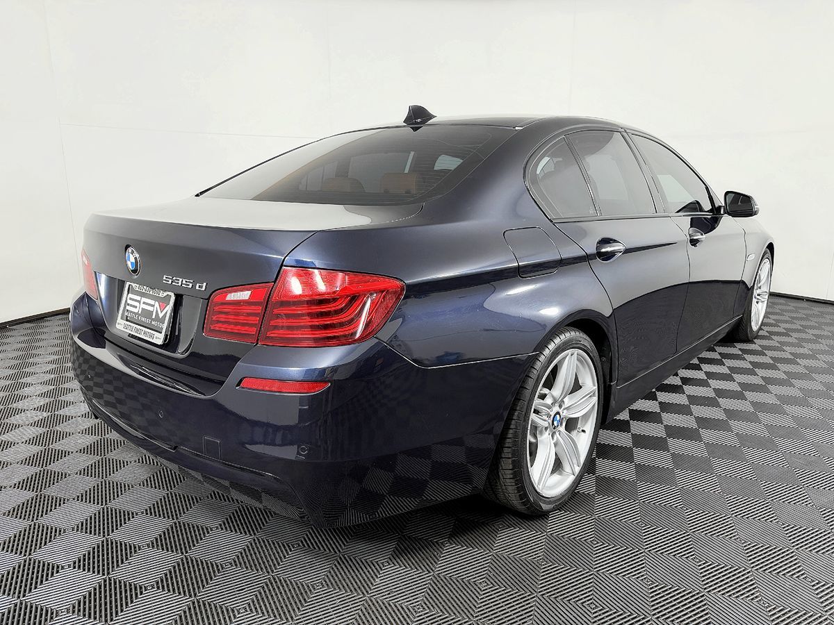 BMW 5 Series photo 8