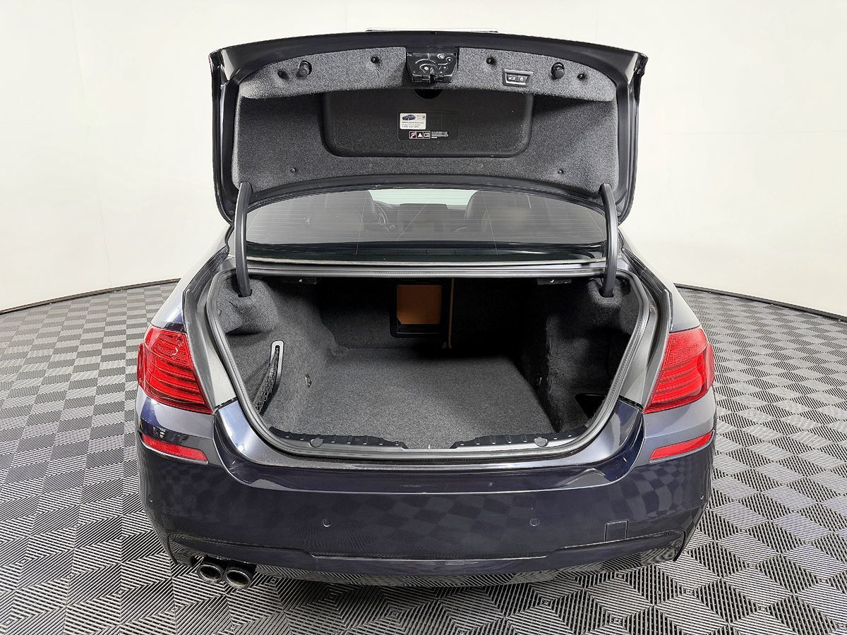 BMW 5 Series photo 13