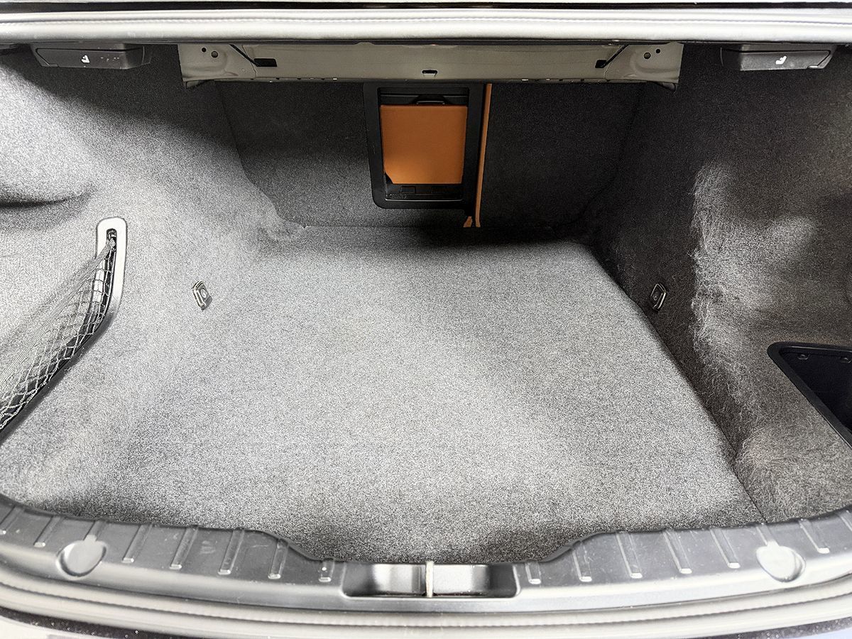 BMW 5 Series photo 14