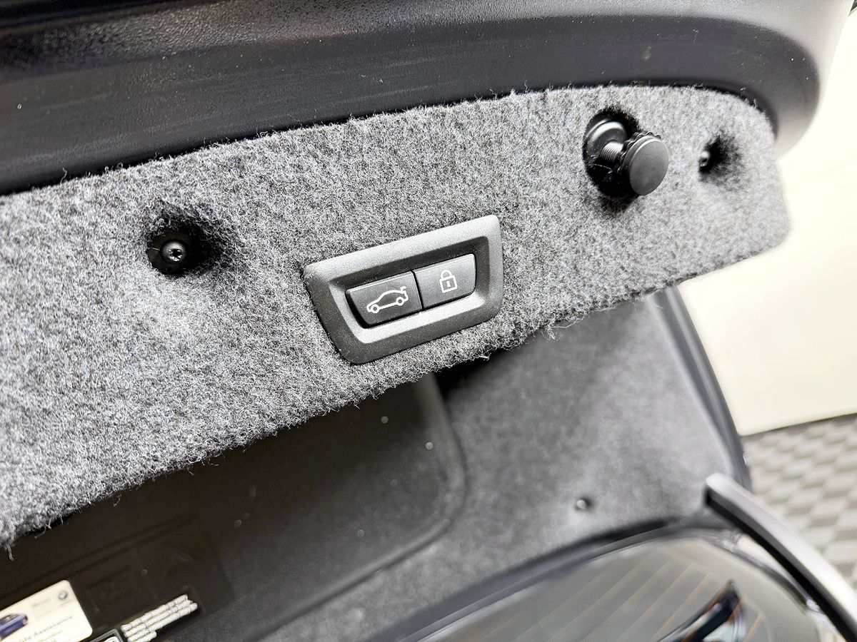 BMW 5 Series photo 15