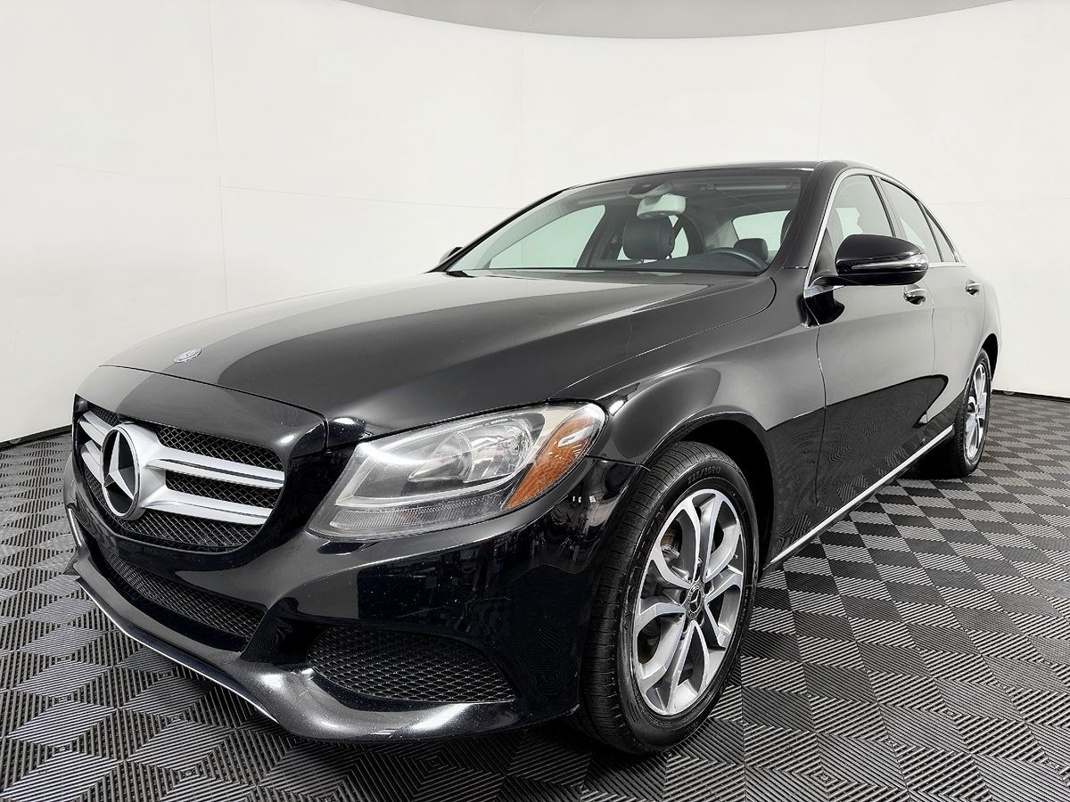 Mercedes-Benz C300 photo 2
