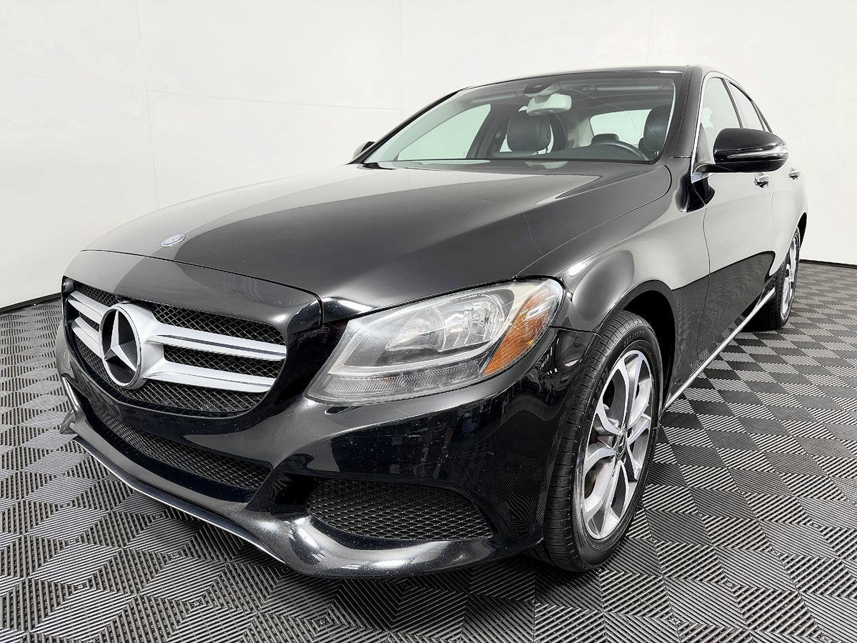 Mercedes-Benz C300 photo 3