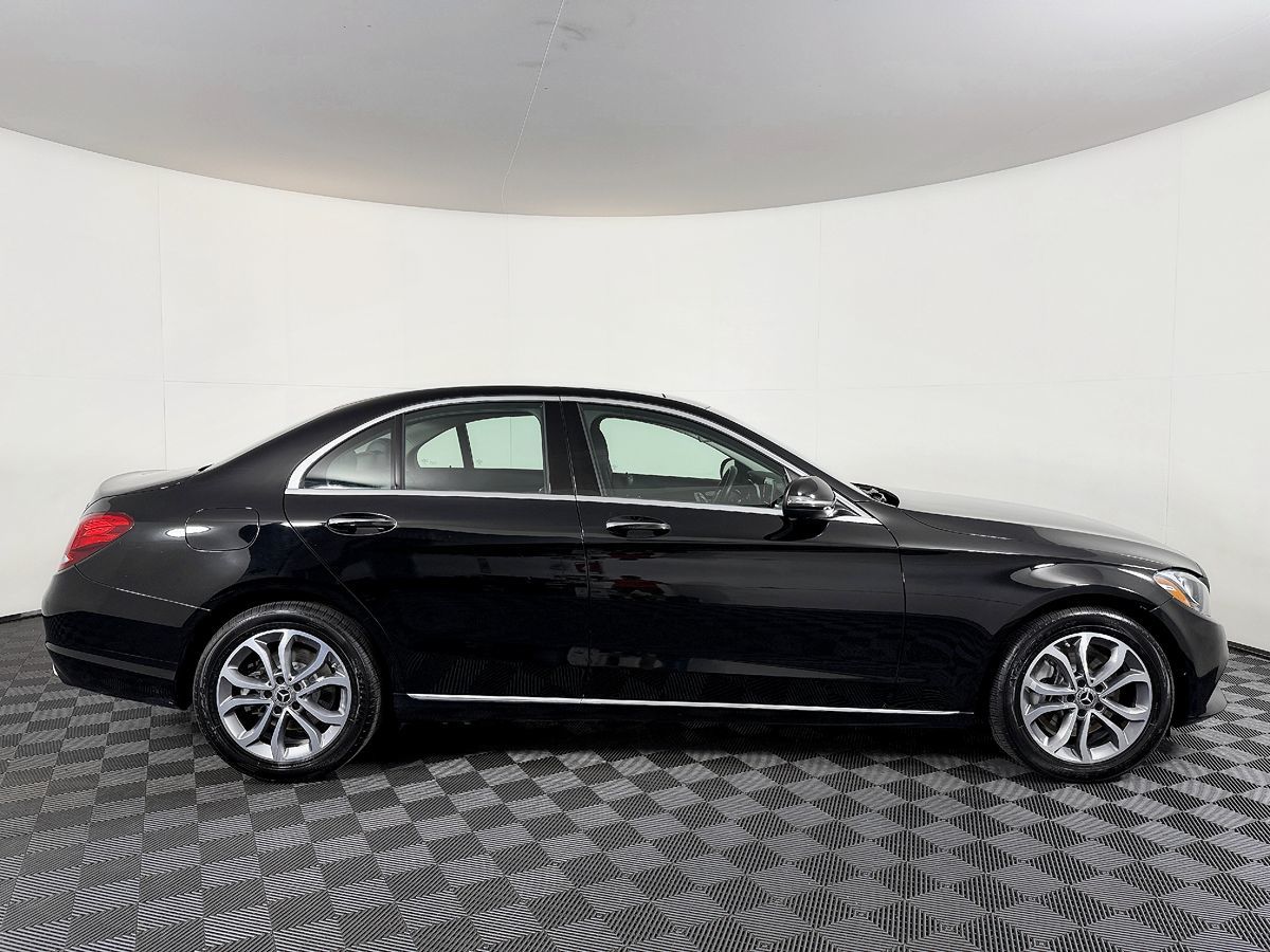 Mercedes-Benz C300 photo 7