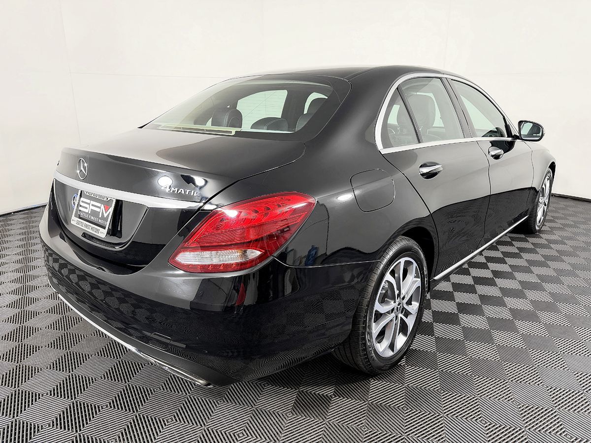 Mercedes-Benz C300 photo 8