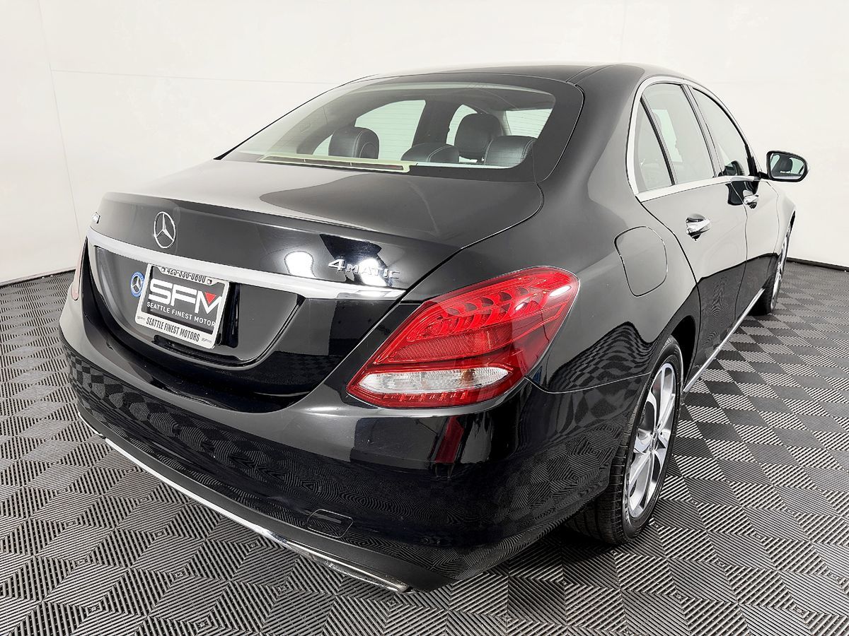 Mercedes-Benz C300 photo 9