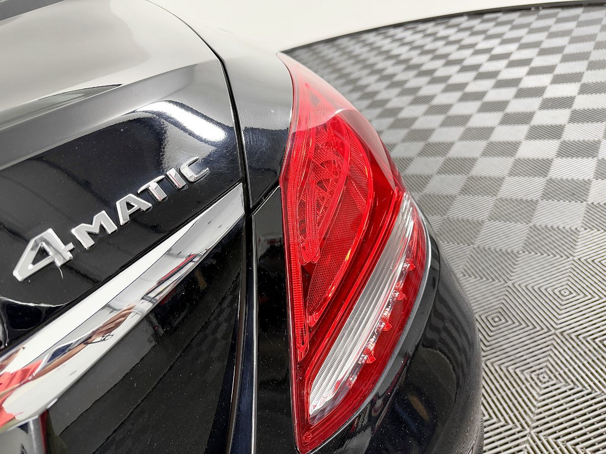 Mercedes-Benz C300 photo 11