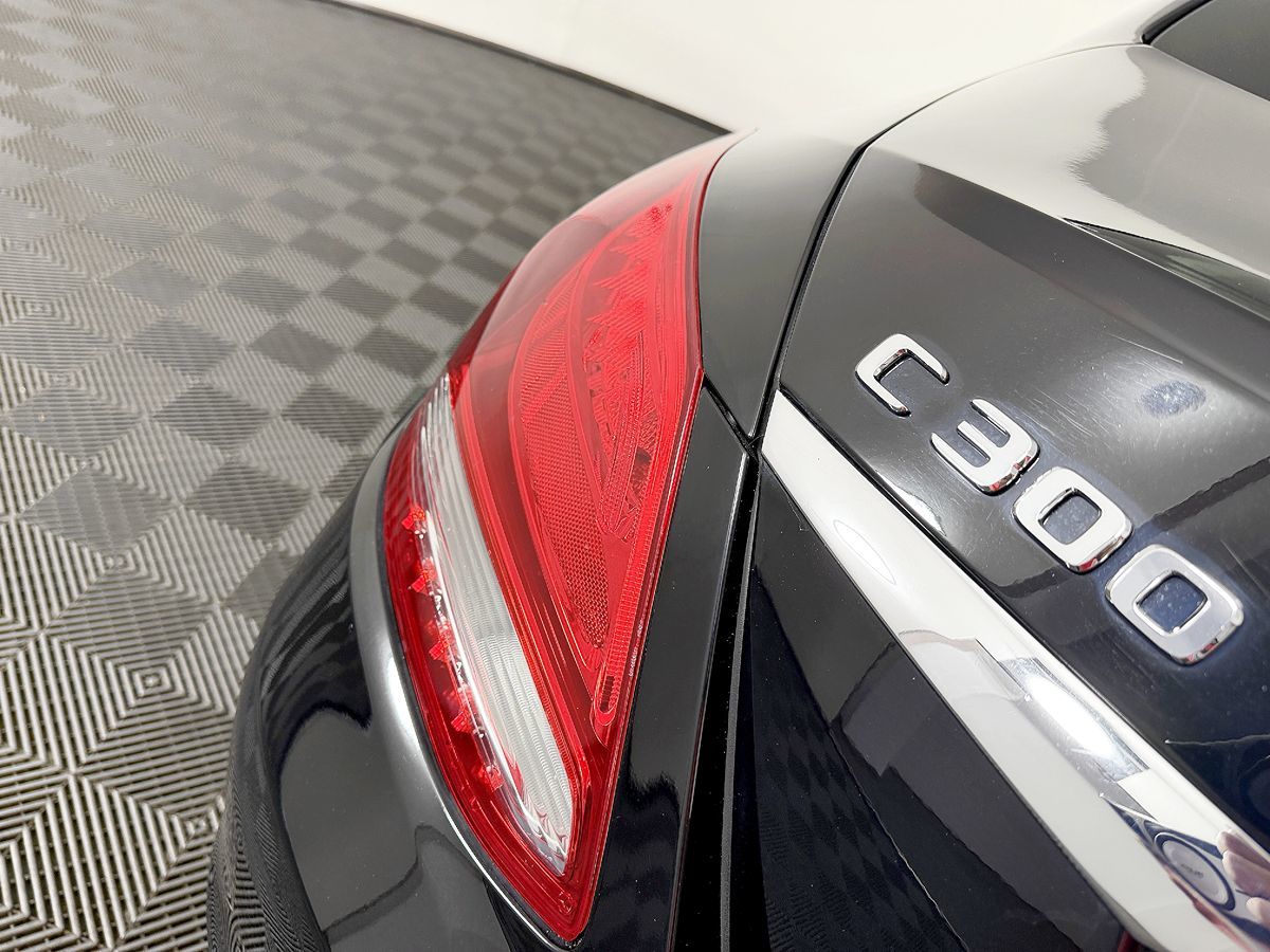 Mercedes-Benz C300 photo 12