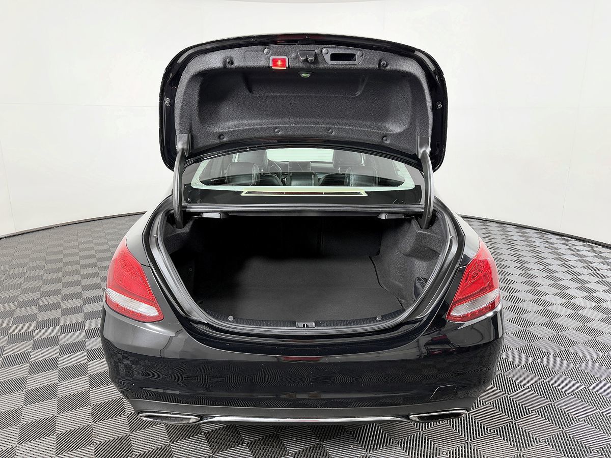 Mercedes-Benz C300 photo 13