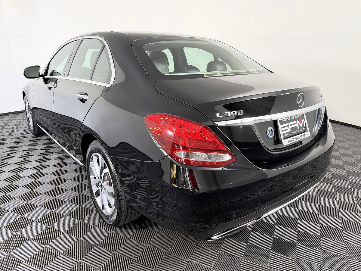 Mercedes-Benz C300 photo 15