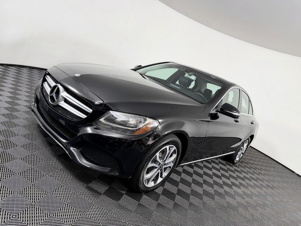 Mercedes-Benz C300 photo 18
