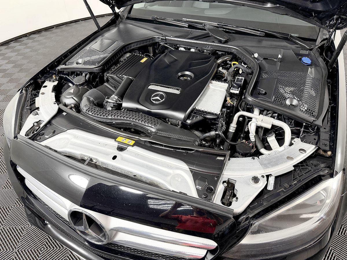 Mercedes-Benz C300 photo 19
