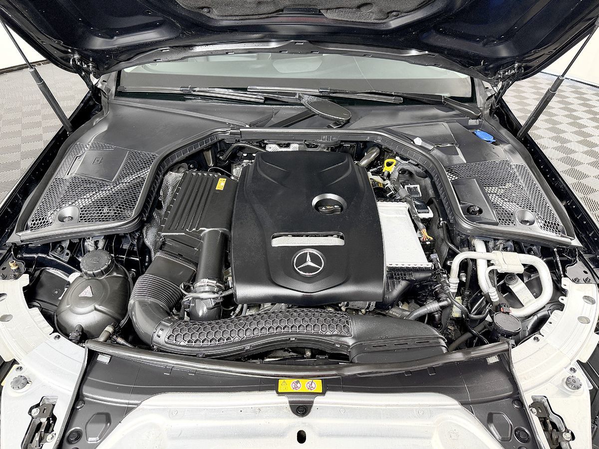 Mercedes-Benz C300 photo 21