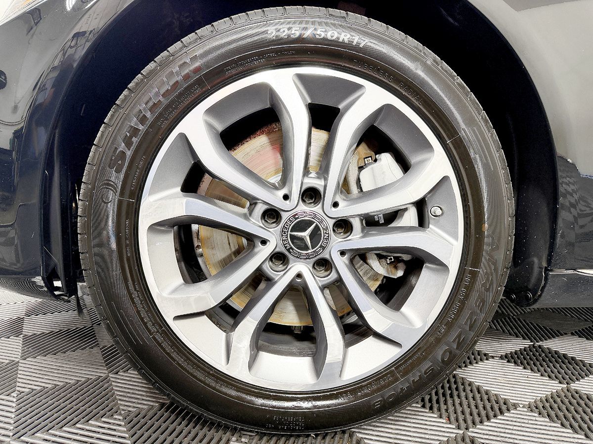 Mercedes-Benz C300 photo 23