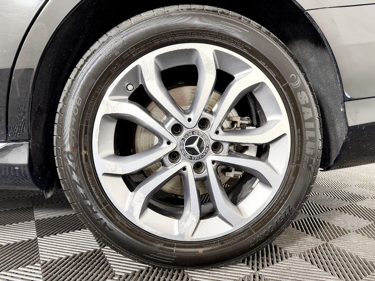 Mercedes-Benz C300 photo 24