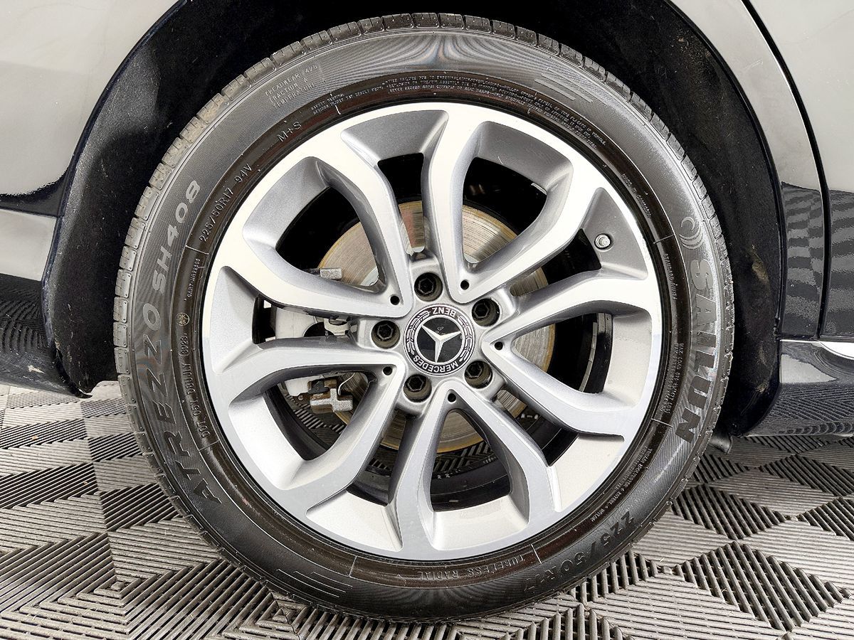 Mercedes-Benz C300 photo 25