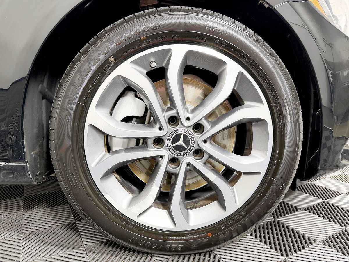 Mercedes-Benz C300 photo 26