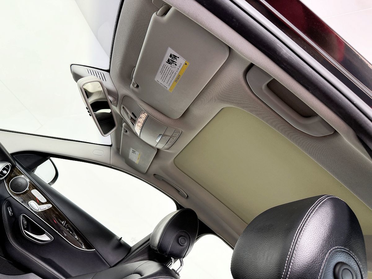 Mercedes-Benz C300 photo 27
